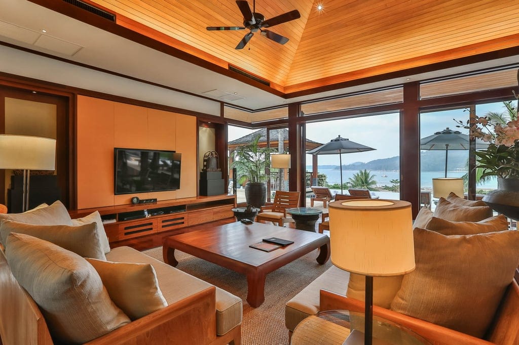 Top floor Villa Chanjar living room-seaview