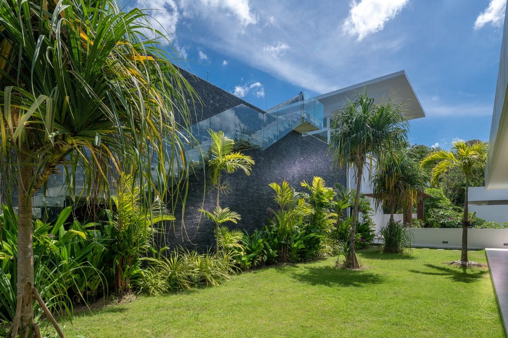 villa solaris garden and stairs from first level