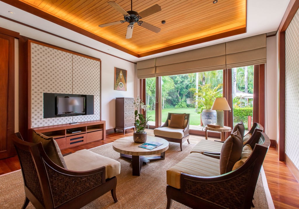 b master 2 private living room