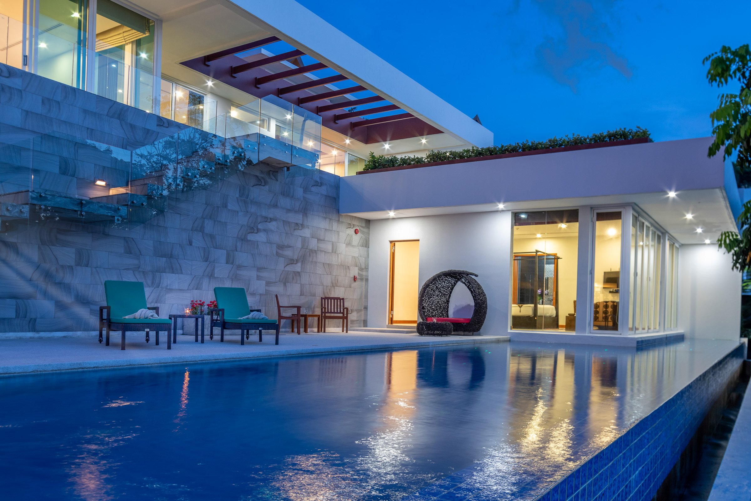 villa solaris 2 second master swimming pool at night