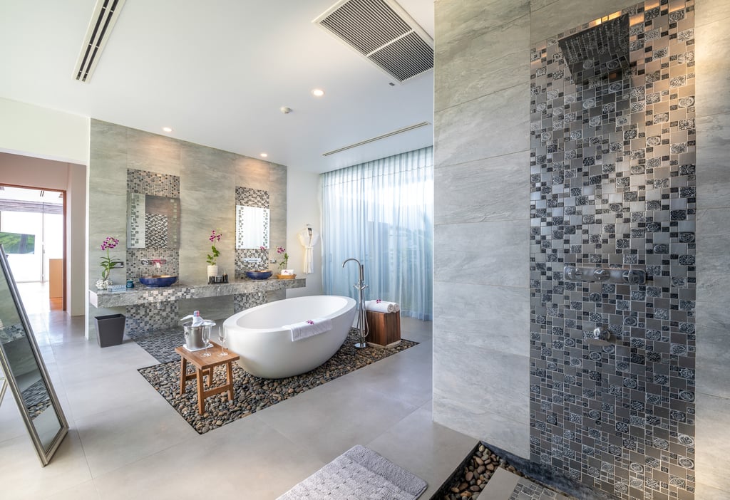 villa solaris first master bathroom
