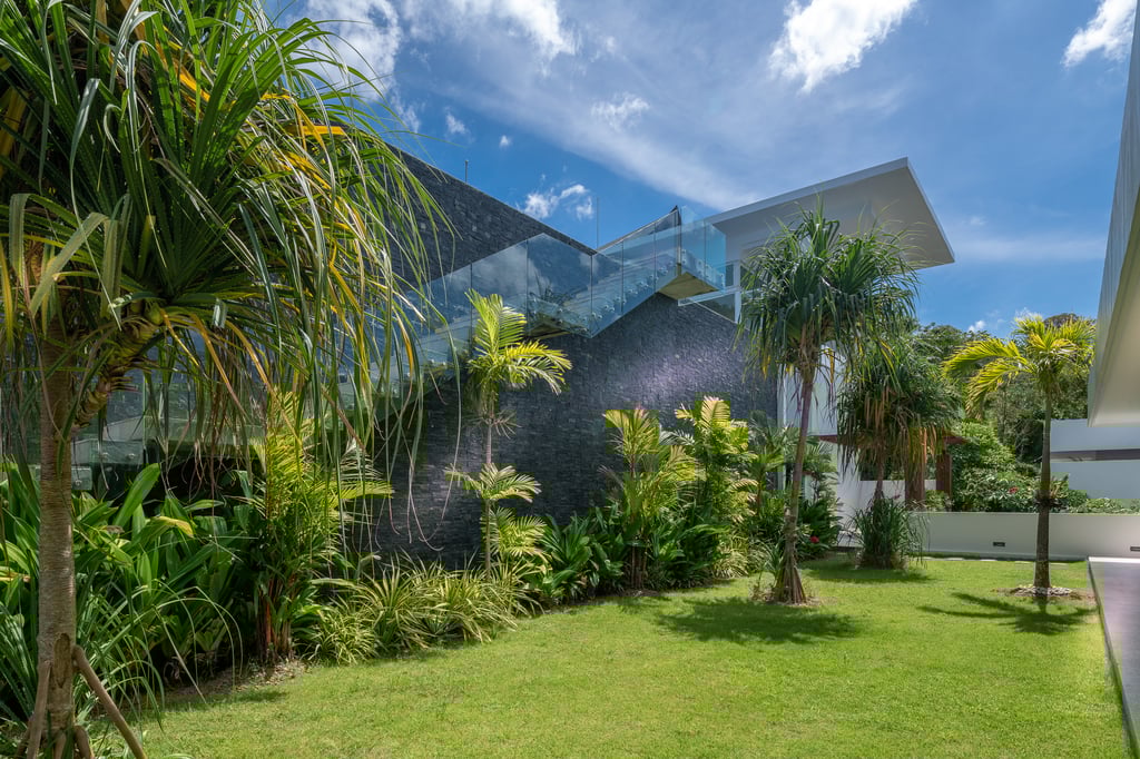 villa solaris garden and stairs from first level