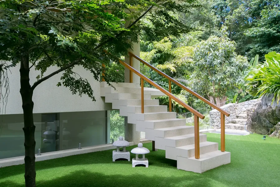 Floating stairs and tree in the courtyard garden
