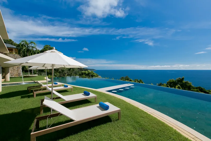 Sun loungers and parasols on the lawn facing the sea