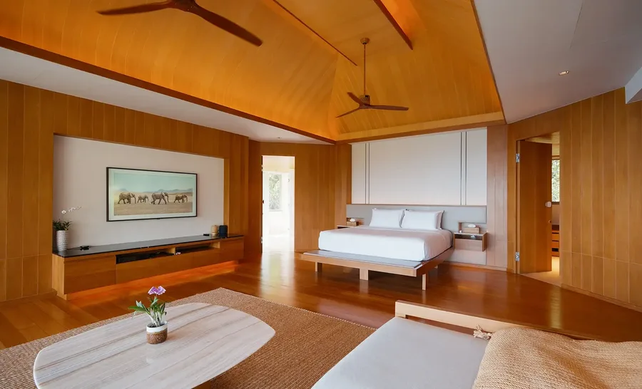 Master suite with king bed and lounge